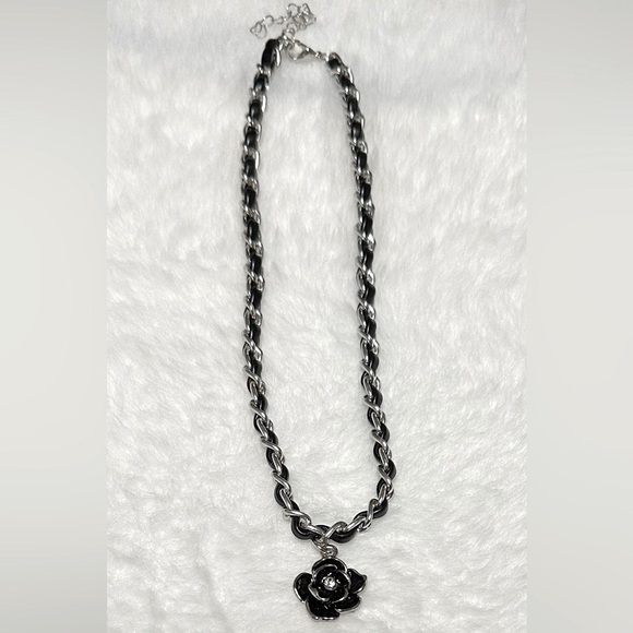 Black Camellia Flower Women's Necklace Choker - Picture 1 of 11